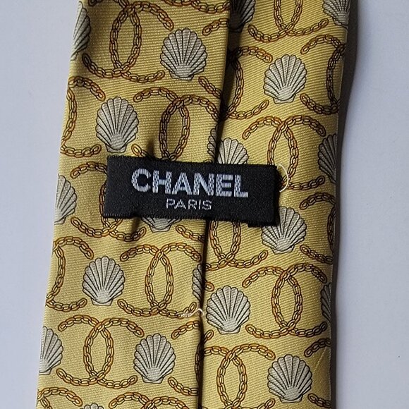 CHANEL Men's Vintage Tie 100% Silk Made in Italy - Yellow with Shells & CCs - Picture 5 of 5
